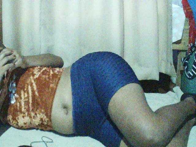 TriciaBella's BongaCams show and profile