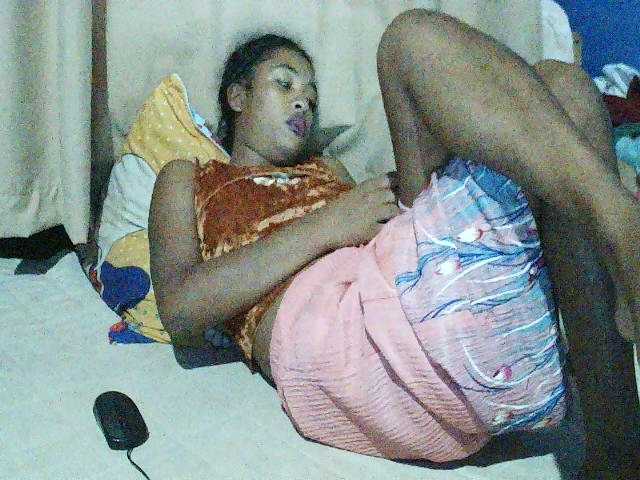 TriciaBella's BongaCams show and profile