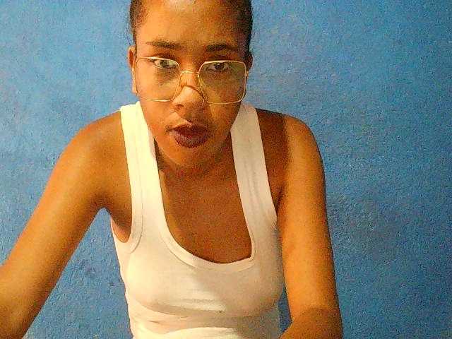 TriciaBella's BongaCams show and profile