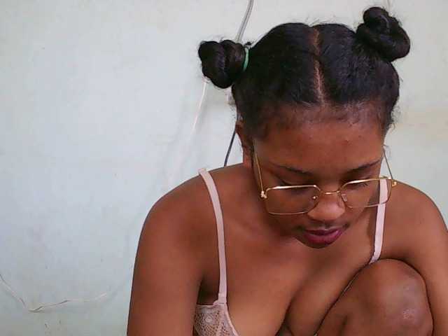 TriciaBella's BongaCams show and profile