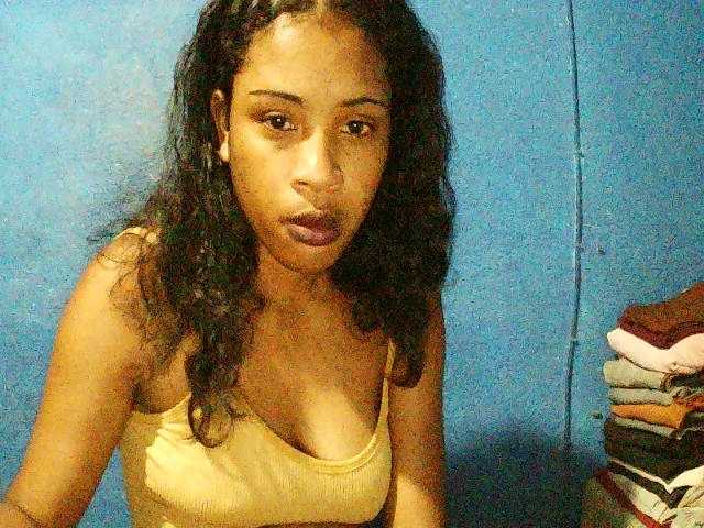 TriciaBella's BongaCams show and profile