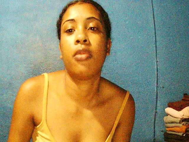 TriciaBella's BongaCams show and profile