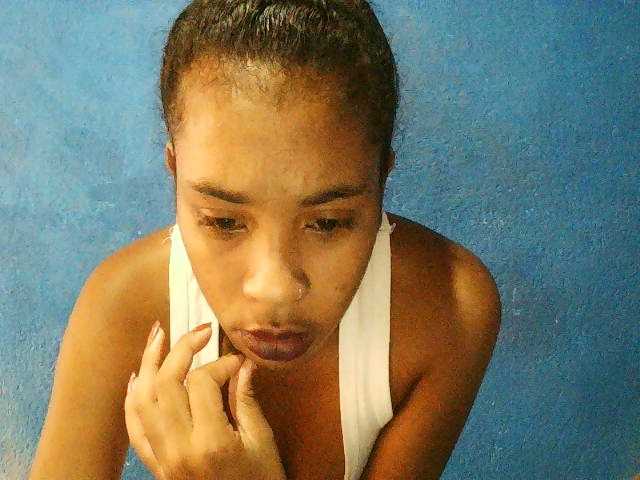 TriciaBella's BongaCams show and profile