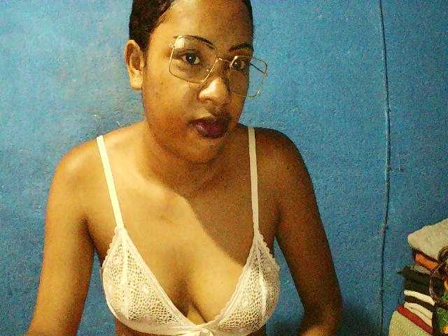 TriciaBella's BongaCams show and profile