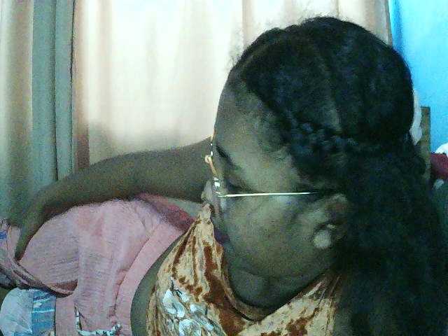 TriciaBella's BongaCams show and profile