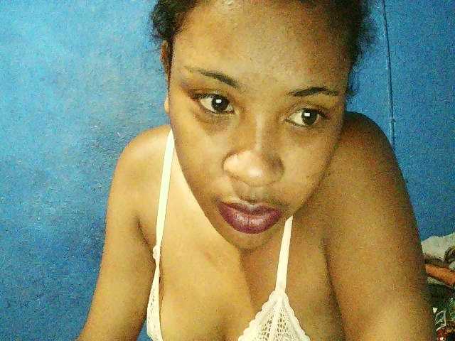 TriciaBella's BongaCams show and profile