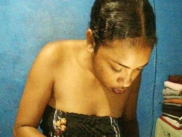 TriciaBella's BongaCams show and profile