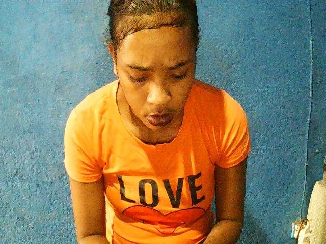 TriciaBella's BongaCams show and profile