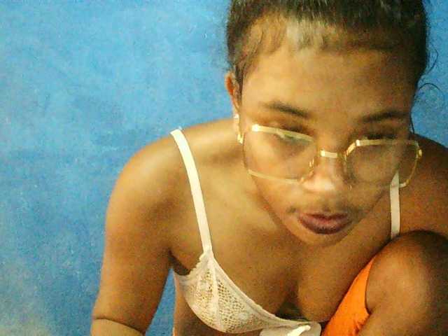 TriciaBella's BongaCams show and profile