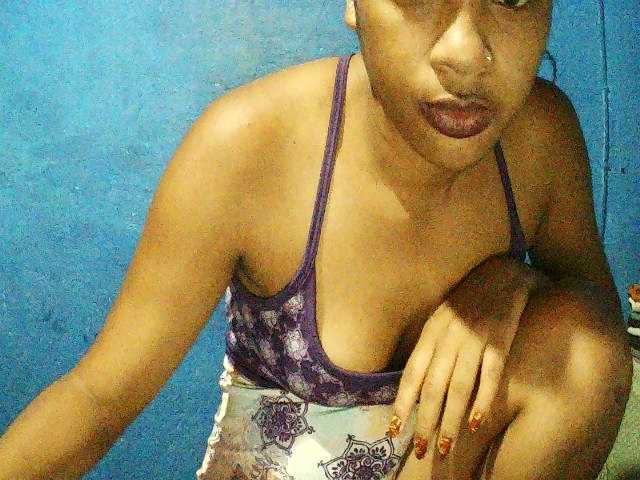 TriciaBella's BongaCams show and profile