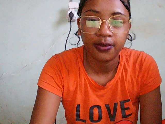 TriciaBella's BongaCams show and profile