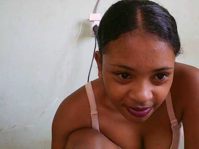 TriciaBella's BongaCams show and profile