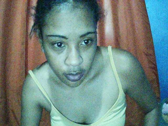 TriciaBella's BongaCams show and profile