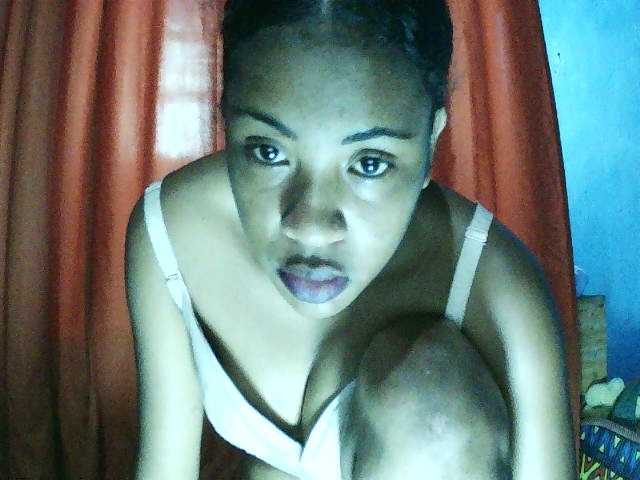 TriciaBella's BongaCams show and profile