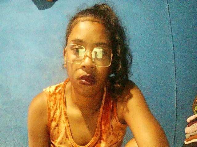 TriciaBella's BongaCams show and profile