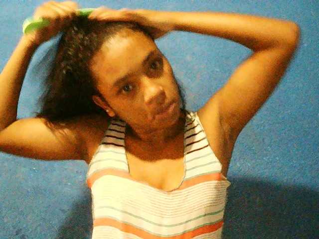 TriciaBella's BongaCams show and profile