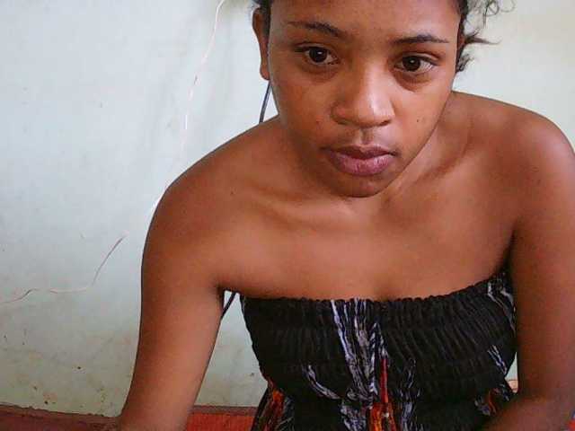 TriciaBella's BongaCams show and profile