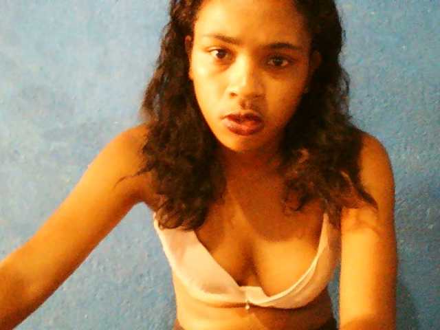 TriciaBella's BongaCams show and profile