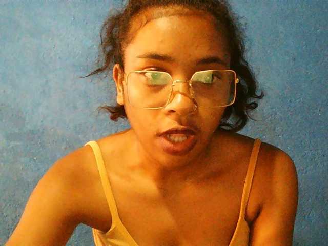 TriciaBella's BongaCams show and profile