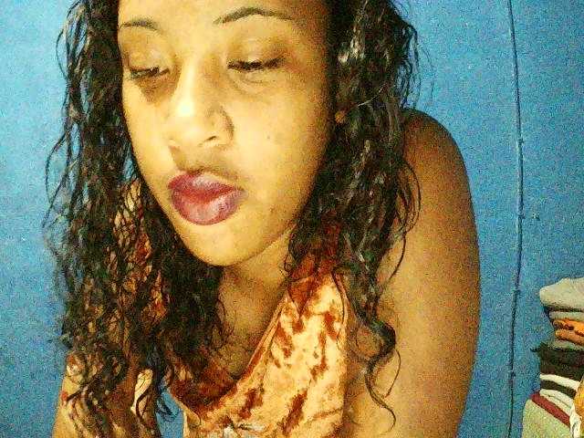 TriciaBella's BongaCams show and profile