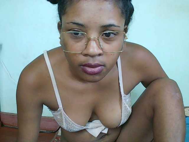 TriciaBella's BongaCams show and profile