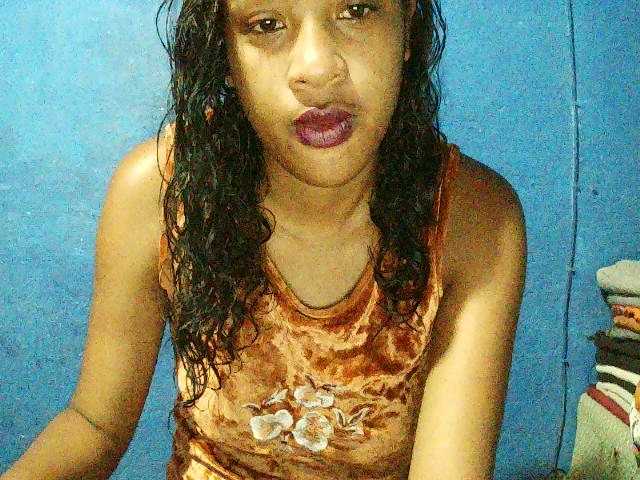 TriciaBella's BongaCams show and profile