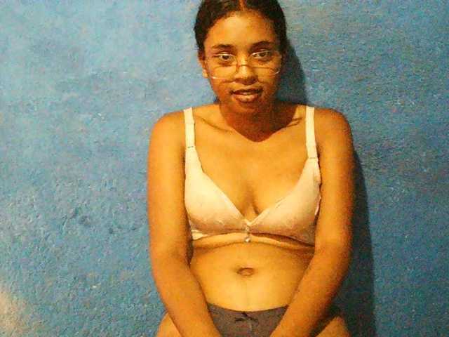 TriciaBella's BongaCams show and profile