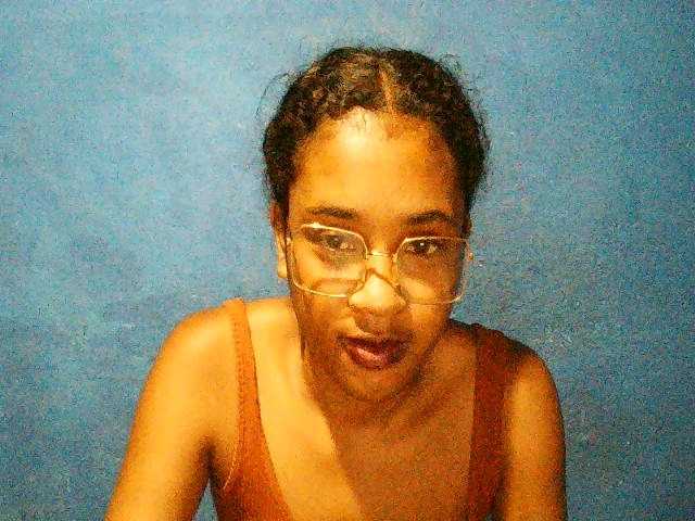 TriciaBella's BongaCams show and profile