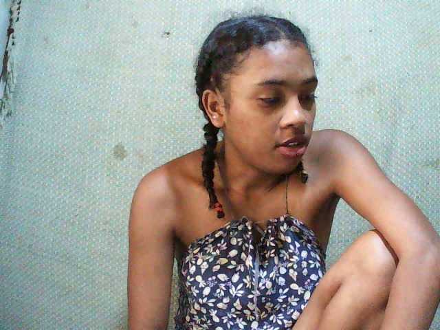 TriciaBella's BongaCams show and profile