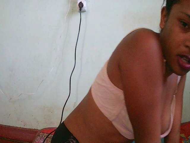 TriciaBella's BongaCams show and profile