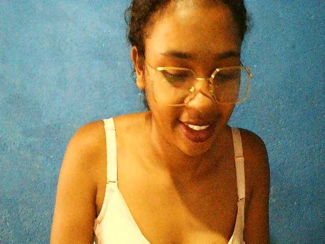 TriciaBella's BongaCams show and profile