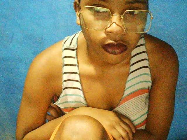 TriciaBella's BongaCams show and profile