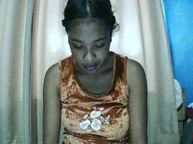 TriciaBella's BongaCams show and profile