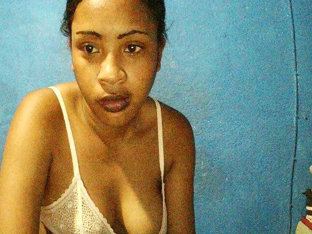 TriciaBella's BongaCams show and profile