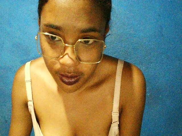 TriciaBella's BongaCams show and profile