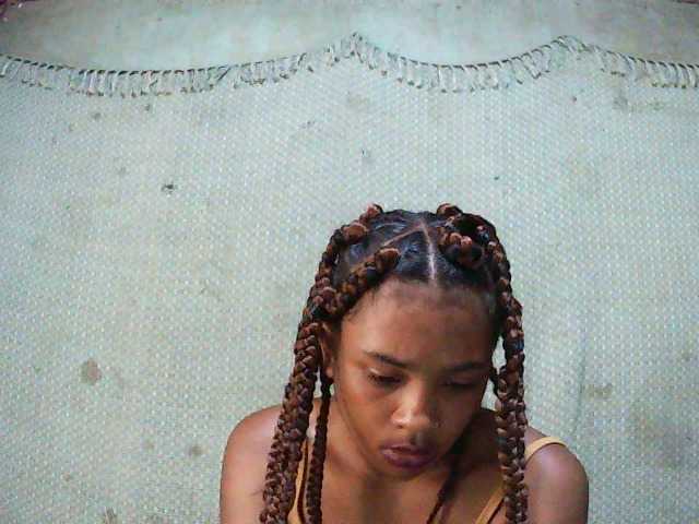 TriciaBella's BongaCams show and profile