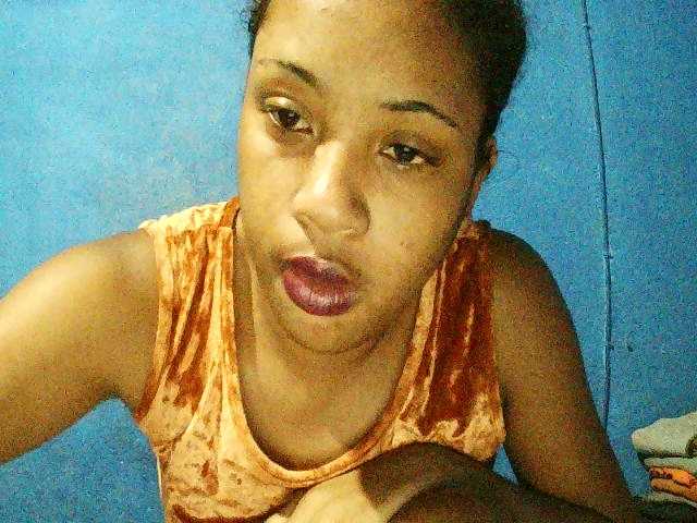 TriciaBella's BongaCams show and profile