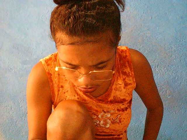 TriciaBella's BongaCams show and profile