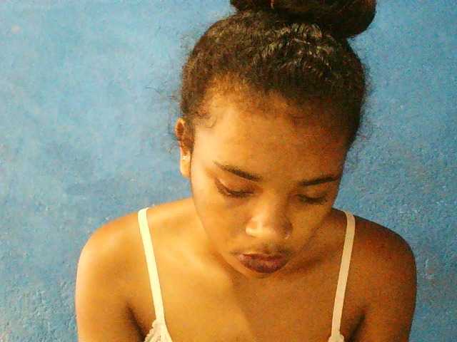 TriciaBella's BongaCams show and profile