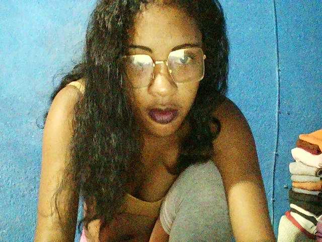 TriciaBella's BongaCams show and profile