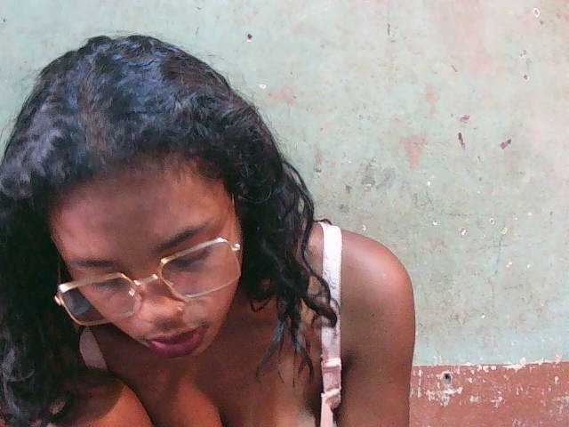 TriciaBella webcam bongacams model stream image
