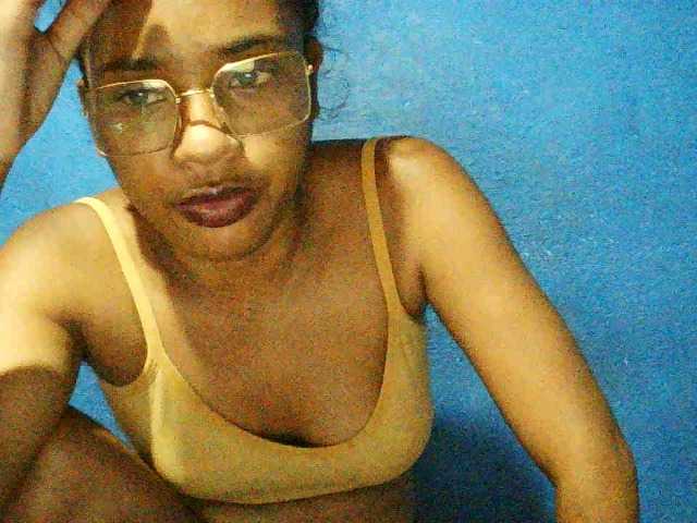 TriciaBella's BongaCams show and profile