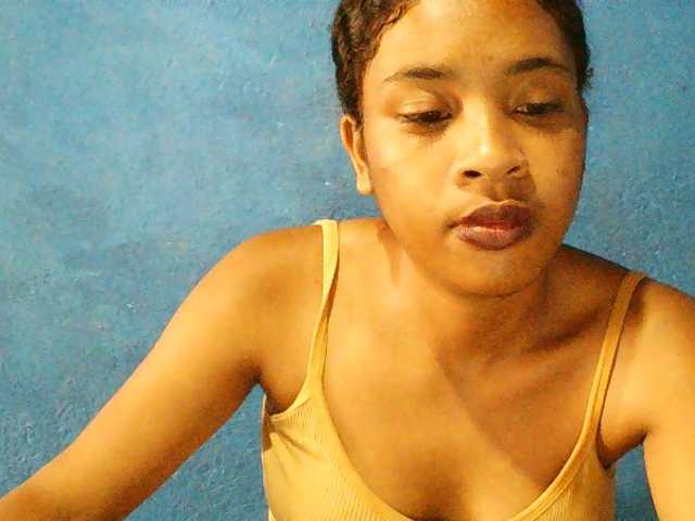 TriciaBella's BongaCams show and profile