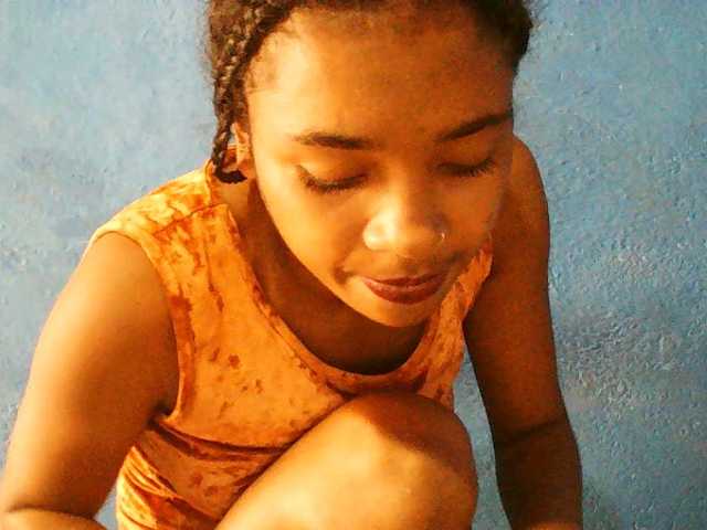 TriciaBella's BongaCams show and profile