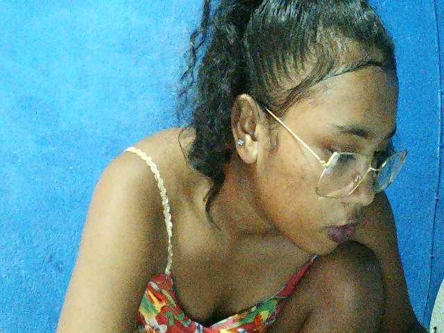 TriciaBella's BongaCams show and profile