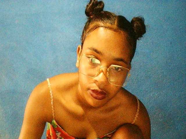 TriciaBella's BongaCams show and profile