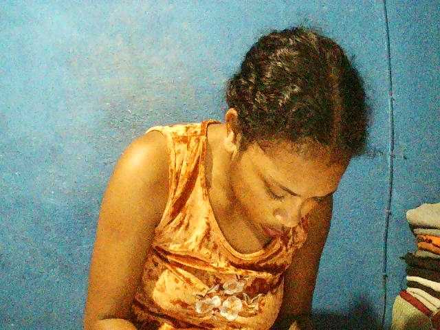 TriciaBella's BongaCams show and profile