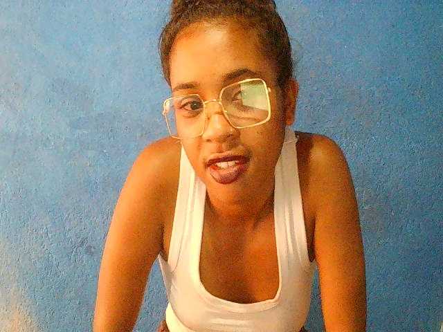 TriciaBella's BongaCams show and profile