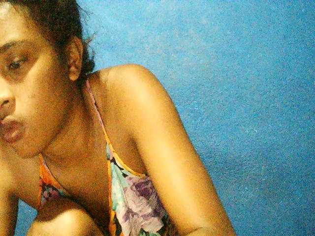 TriciaBella's BongaCams show and profile