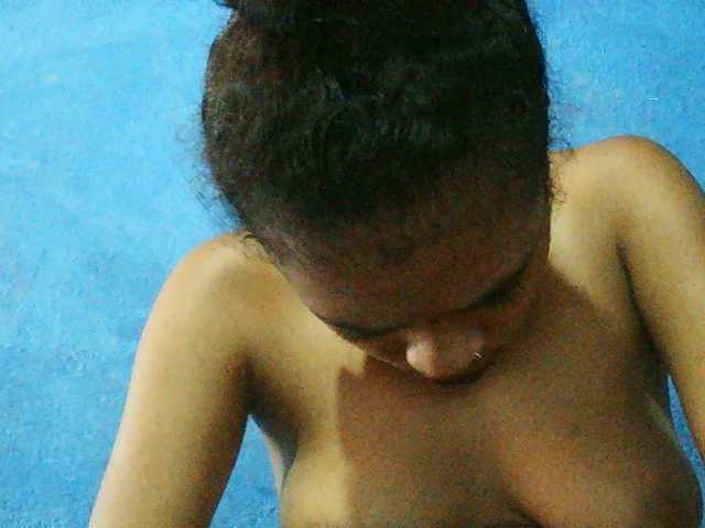 TriciaBella's BongaCams show and profile